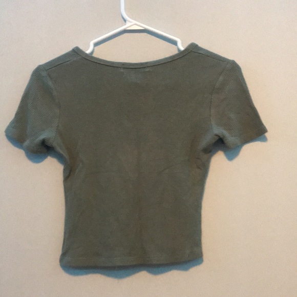V-neckline t-shirt in the colour green - Picture 2 of 2